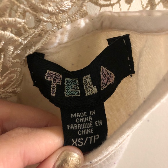 Lace detail crop top! - Picture 2 of 4